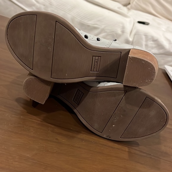 TOMS Basketweave Majorca Leather Peep-toe Bootie Dove white side zip size 7.5 - Picture 7 of 8